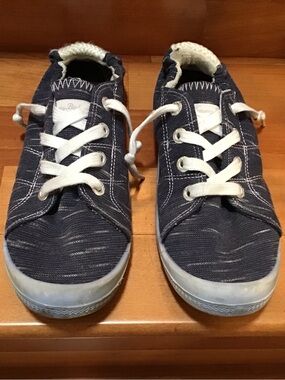 Tommy Bahama slip on women’s tennis shoes.